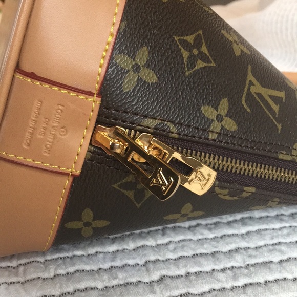 Louis Vuitton Hand Bag - Picture 3 of 3